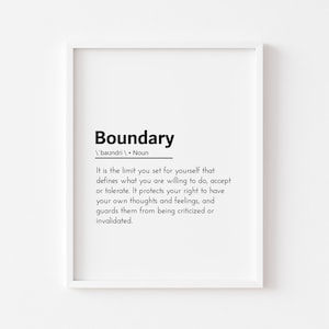 Puede incluir: Una impresión enmarcada blanca con la palabra "Boundary" en texto negro en negrita. La definición de la palabra está escrita en texto negro debajo. La definición es: "Es el límite que te pones a ti mismo que define lo que estás dispuesto a hacer, aceptar o tolerar. Protege tu derecho a tener tus propios pensamientos y sentimientos, y los protege de ser criticados o invalidados."