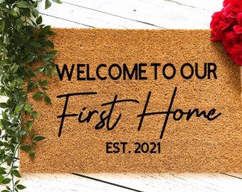 Onze eerste huis deurmat, nieuwe huiseigenaar welkom deurmat, housewarming cadeau gepersonaliseerd, paar eerste huis deurmat, poot deurmat aangepaste gift
