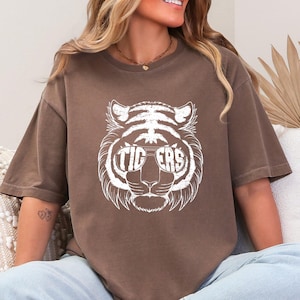 Komfortfarben, Tigers Shirt, Tigers Team Maskottchen Shirt, Tigers Maskottchen Shirt, Tigers Team Shirt, Tigers Schulshirt, Tigers Mom Shirt