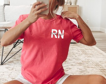 Comfort Colors Custom RN Shirt, personalisiertes Pocket Nurse Tee