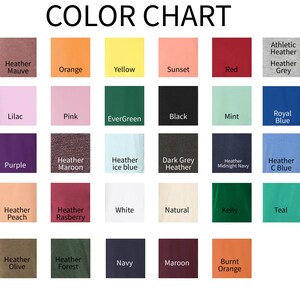 Puede incluir: Carta de colores que muestra diferentes colores de tela para camisetas. Los colores incluyen Heather Mauve, Naranja, Amarillo, Sunset, Rojo, Athletic Heather Heather Grey, Lila, Rosa, EverGreen, Negro, Menta, Azul Real, P&uacute;rpura, Heather Maroon, Heather ice blue, Heather Gris oscuro, Heather Midnight Navy, Heather C Blue, Heather Peach, Heather Rasberry, Blanco, Natural, Kelly, Teal, Heather Olive, Heather Forest, Azul marino, Marr&oacute;n, Naranja quemado.