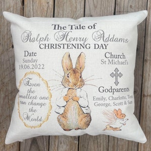 Cojín de recuerdo de bautizo personalizado Peter/Flospy Rabbit, personalizable para el día del bautismo/bendición. Regalo para ahijado, nieto, etc.