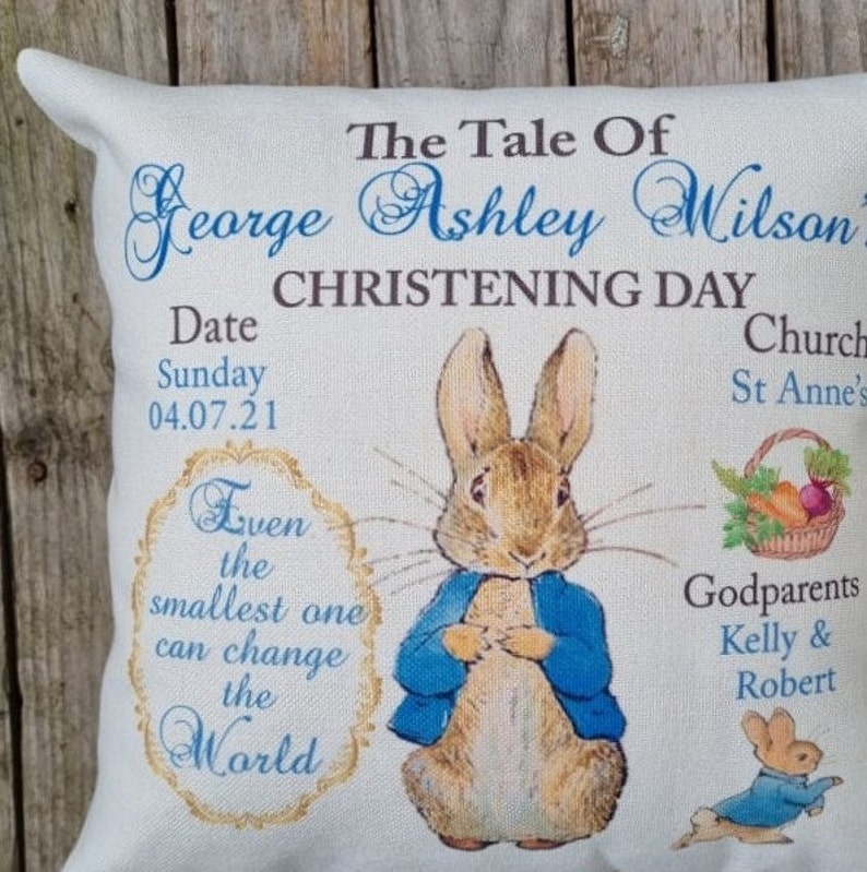 Cojín de bebé personalizado Peter Rabbit día de bautizo, día de bautismo, día de bendición. Bautizo/Accesorio de guardería/Decoración del hogar imagen 5