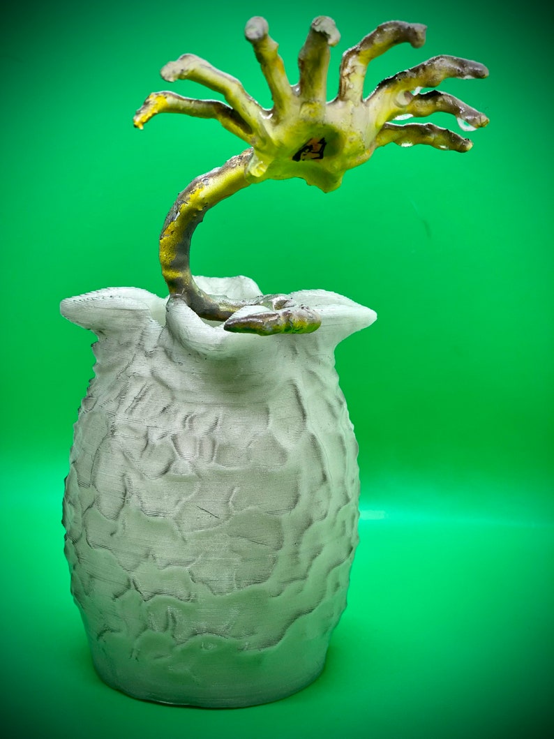 Facehugger Jumping Out of Egg Etsy