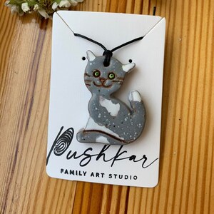 ウクライナのショップ ウクライナの販売業者 陶器の猫のペンダント 陶器の猫のネックレス 子猫のネックレス 子猫 猫好きのギフト 芸術的なネックレス ジュエリー