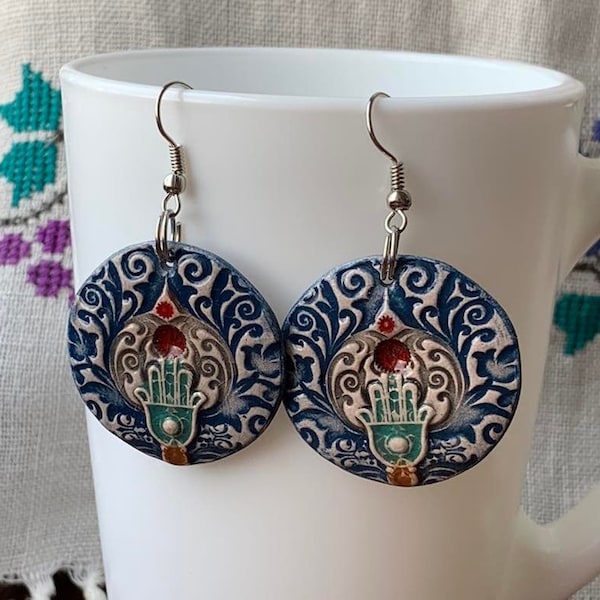 Boucles d’oreilles Hamsa Boucles d’oreilles Main de Fatima boucles d’oreilles en céramique Boucles d’oreilles en poterie Ukraine boutique Ukraine Vendeur Boucles d’oreilles ethniques Bijoux Mandala