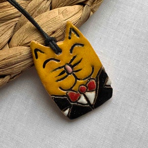 ウクライナのショップ ウクライナの販売業者 陶器の猫のペンダント 陶器の猫のネックレス 子猫のネックレス 子猫 猫好きへの贈り物 ウクライナのジュエリーギフト