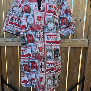 Ladies Country Christmas Post Cards Scrub Top - Size XX-Large