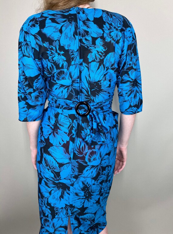 Bright blue & black floral tailored v neck dress … - image 8