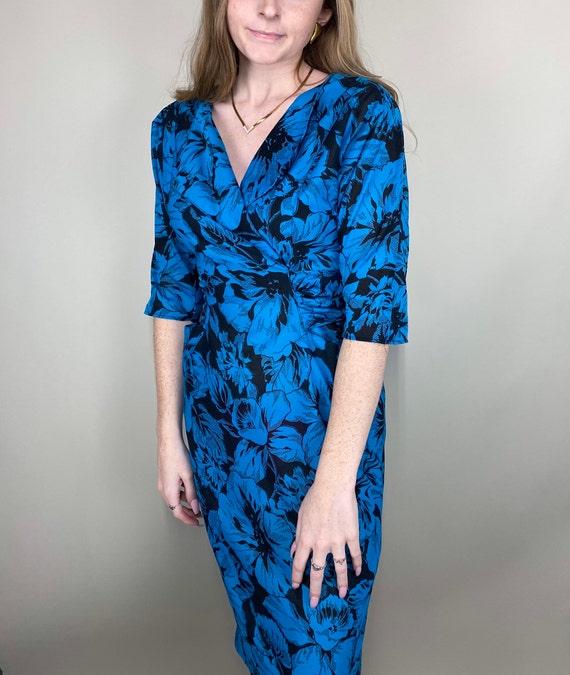 Bright blue & black floral tailored v neck dress … - image 3