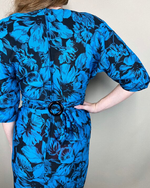 Bright blue & black floral tailored v neck dress … - image 6