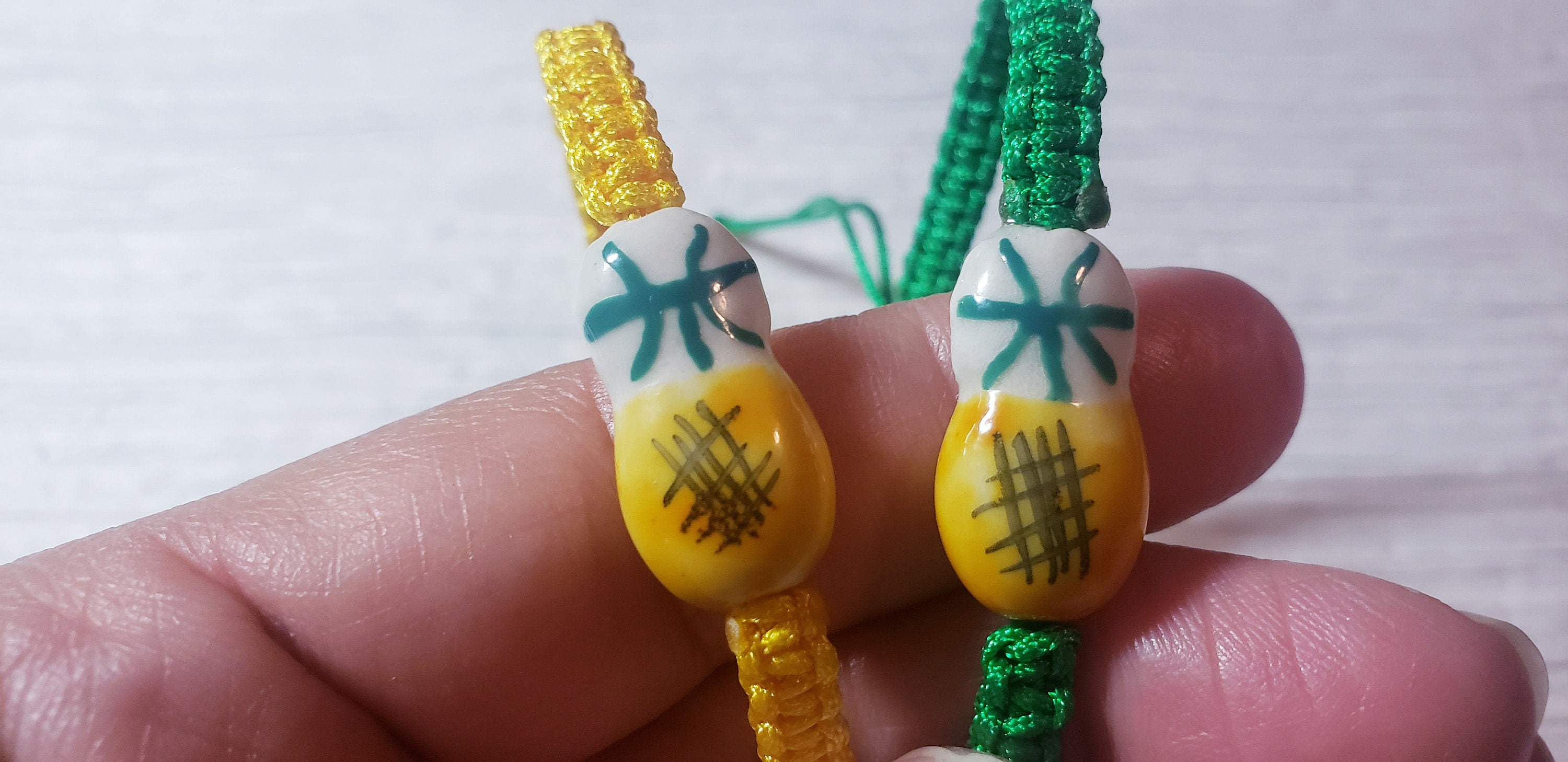 Pineapple store string bracelet