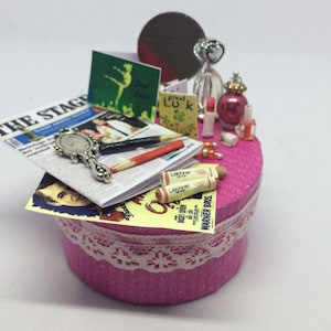 Miniature Theatre Small Dressing table round gift box