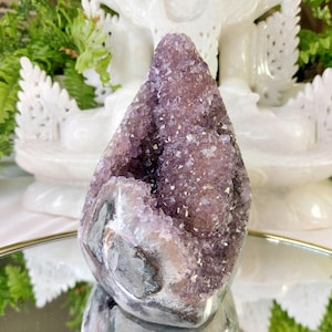 Rainbow amethyst formation