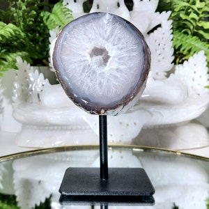 Agate druse on stand