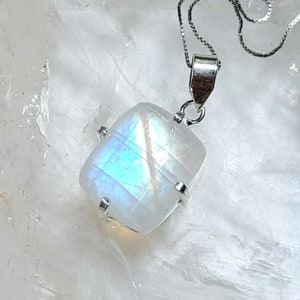 AAA High Quality Necklace Pendant Rainbow Moonstone Silver
