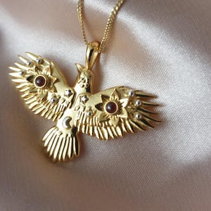 18k Gold Flying Crow Pendant with Garnet gemstones - Crow jewelry - Crow gift - Birthstone pendant - Unique Raven Pendant - Crow amulet