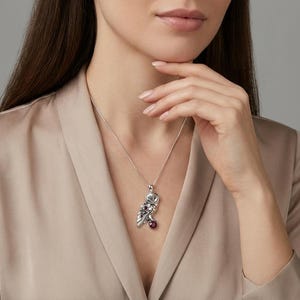 Colgante de búho en plata de ley 925 - Joyas de granate - Colgante de granate con piedra de nacimiento - Colgante de búho encantador - Colgante con piedra de nacimiento - Collar de búho femenino imagen 4