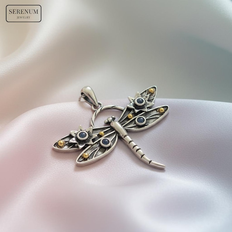 Ciondolo a forma di libellula in argento sterling 925 - Gioielli in pietra di luna 18 carati - Regalo per lei - Ciondolo spirituale - Collana con libellula delicata e di design immagine 4