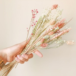 Pakiet wymiany kwiatów FlowerBar® „Dolce Vita” suszone kwiaty, kwiaty suszone w sposób zrównoważony, opakowanie kwiatów na drewniany bar