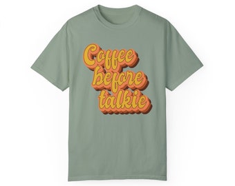 Coffee before Talkie Comfort Colors T-shirt tinta in capo unisex, regalo per la festa della mamma, regalo per la mamma, t-shirt per la mamma, regalo per lei, divertente camicia da caffè