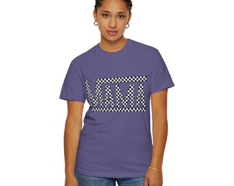 Checkered Mama Grape Comfort Colors Camiseta unisex teñida de ropa, regalo del día de las madres, regalo de mamá, camiseta de mamá, regalo para ella, camisa retro, mamá