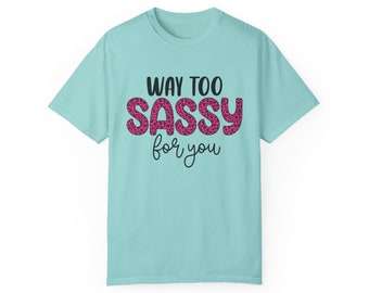 Way Too Sassy For You Comfort Colors T-shirt tinta in capo unisex, regalo per la festa della mamma, regalo per la mamma, t-shirt per la mamma, regalo per lei, ragazza impertinente e impertinente