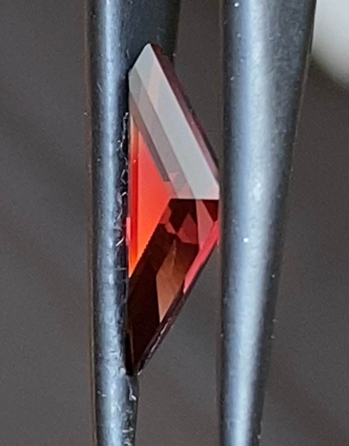 Pierre Grenat Rhodolite Naturelle De Tanzanie - 3,10 Carats, Taille Fantaisie, Rouge Rosé