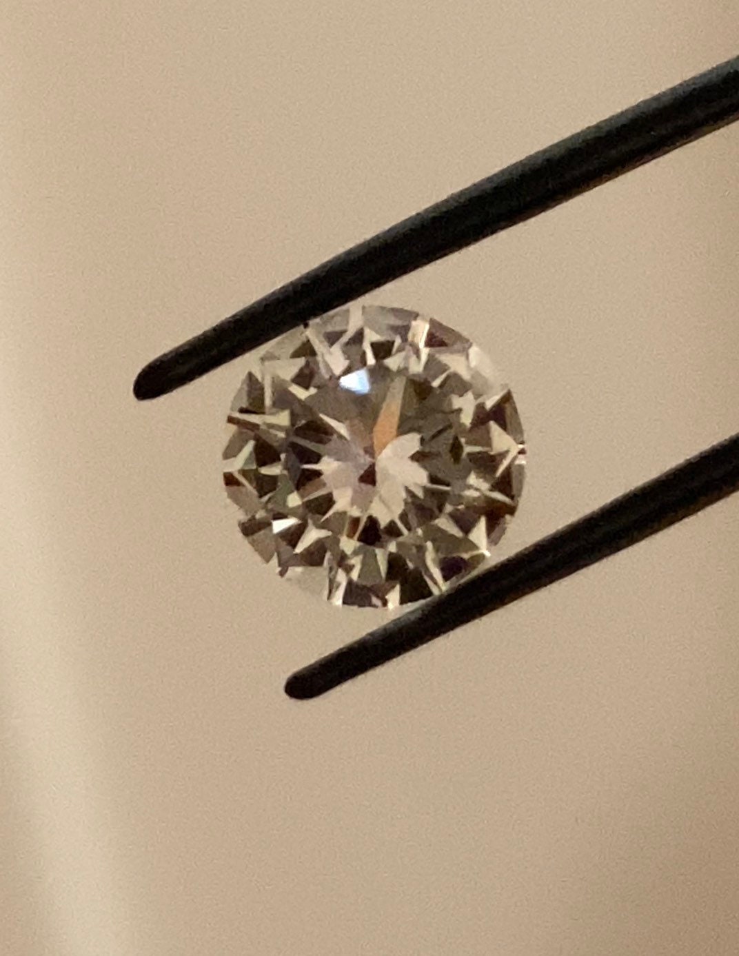 ハーキマーダイヤモンド
ピアス ハーキマーダイヤモンドクォーツ 9.63 x 5.54 mm、2.45 カラット。非