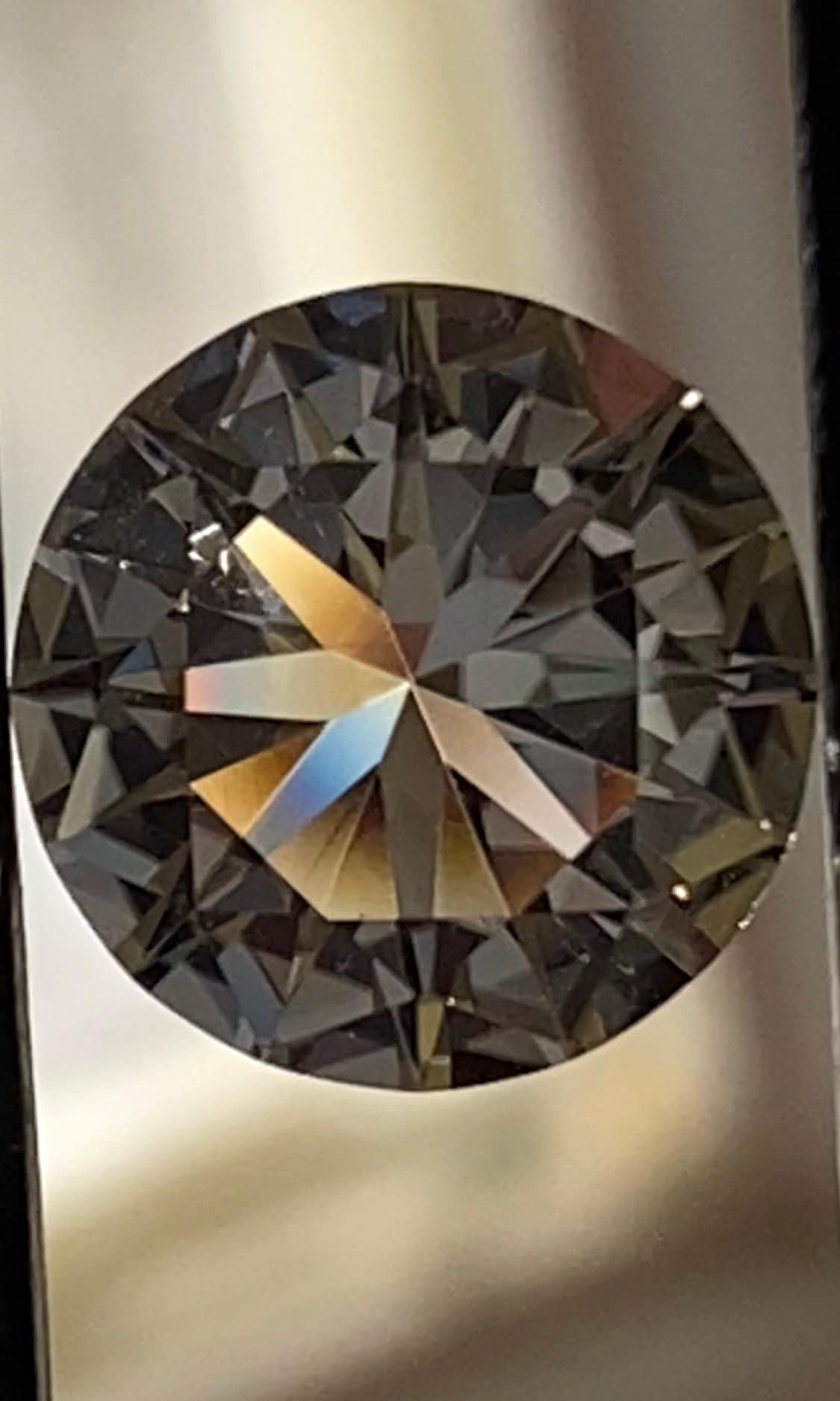 ハーキマーダイヤモンド
ピアス ハーキマーダイヤモンドクォーツ 9.63 x 5.54 mm、2.45 カラット。非