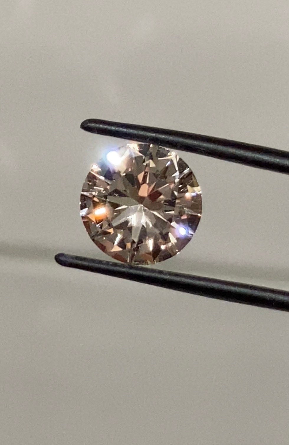 ハーキマーダイヤモンドクォーツ 9.63 x 5.54 mm、2.45 カラット。非