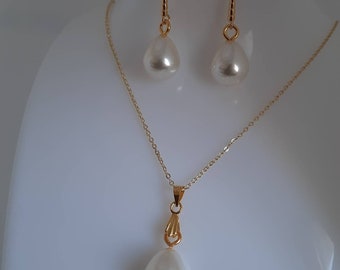 24k gold plated set, with freshwater beads