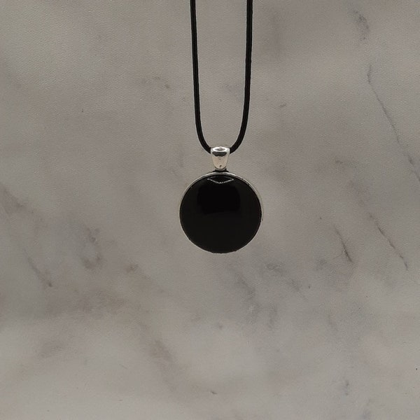 Collier cabochon noir