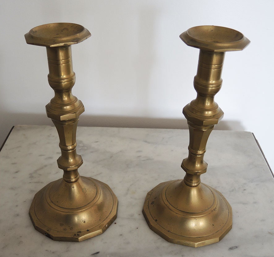 Antique Français Paire de Bougeoirs Polygon en Laiton
