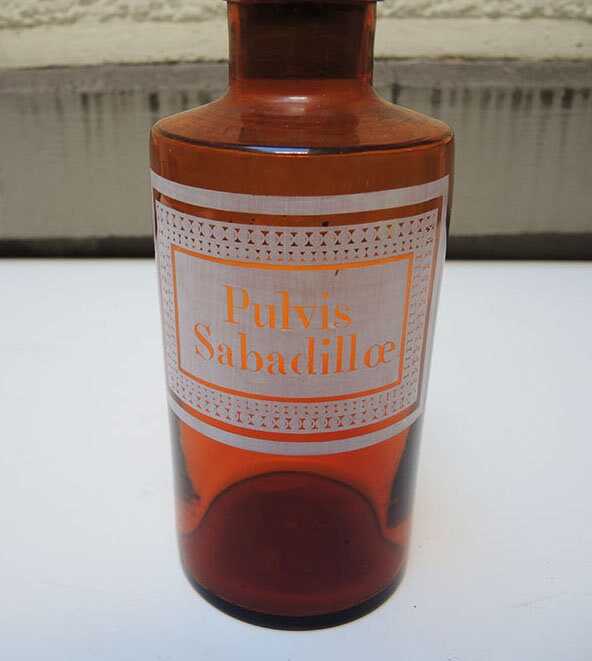 Vintage French Amber Apothecary Bottle : Pulvis Sabadilloe
