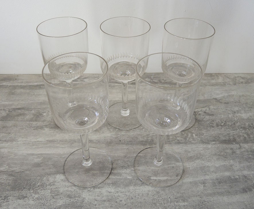 5 Antique French Engraved Crystal Stemmed Galsses H 14, 2 cm