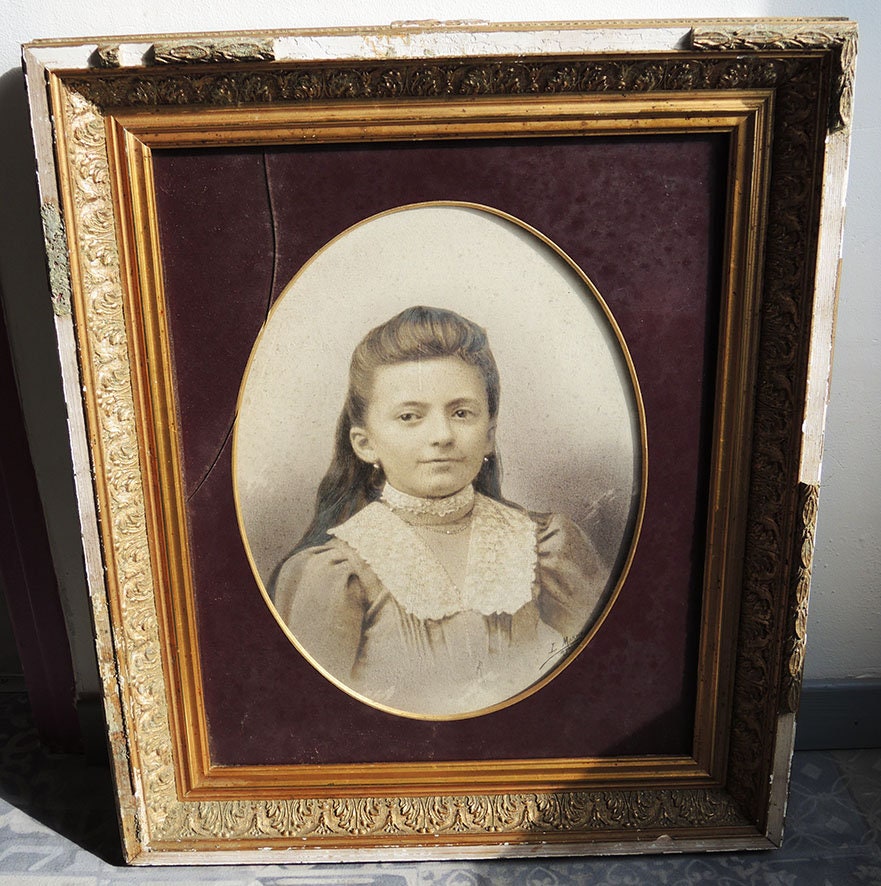 Français Antique Portrait Photo Encadré et Signé d'une Jeune Fille