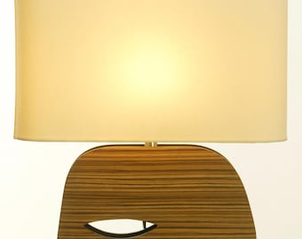Lampada da tavolo in legno fatta a mano in stile vintage