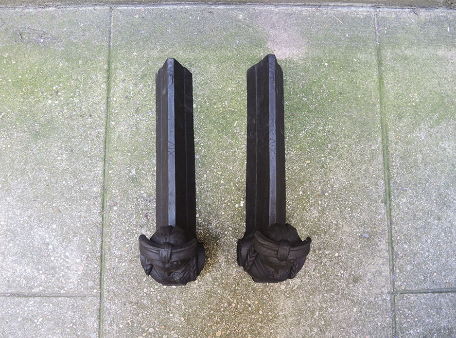 Antique Français en Fonte de Chiens de Feu Femme Alsacienne