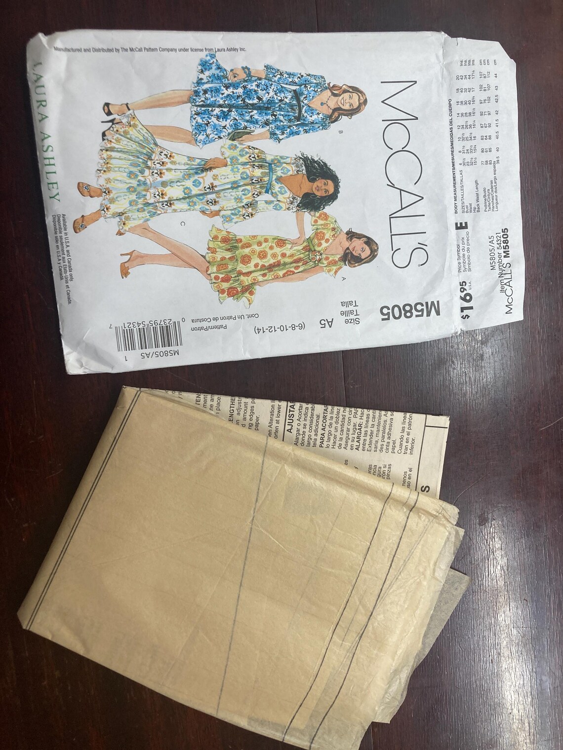 Patron McCall's M8181 - Haut Paysan Femme Manches Bouffantes Prairie, Tailles 6-14 (A5)