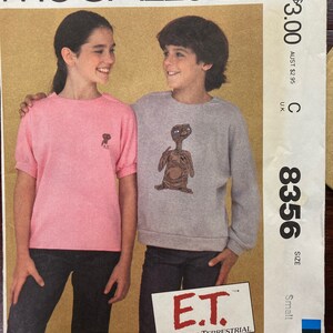 McCall’s 8356. Size small. Vintage E.T pattern with decal. Uncut Pattern. 80s.