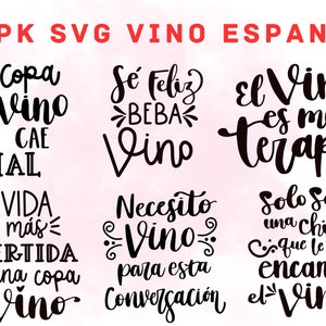 Puede incluir: Seis diseños SVG en blanco y negro con texto en español sobre el vino. El texto incluye frases como "Una Copa de Vino No Cae Mal" y "El Vino es mi Terapia".