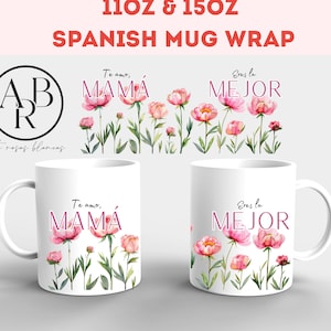 Op de afbeelding: Twee witte keramische mokken met handvatten. De mokken zijn versierd met roze aquarelbloemen en groene bladeren. De ene mok zegt "Te amo, MAMA" en de andere zegt "Eres la MEJOR".