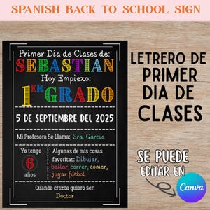 Op de afbeelding: Een zwart schoolbord-stijl bord met de tekst "SPANISH BACK TO SCHOOL SIGN". Het bord bevat de tekst "Primer Dia de Clases de: SEBASTIAN" en "1er GRADO". Het heeft ook de tekst "5 DE SEPTIEMBRE DEL 2025."