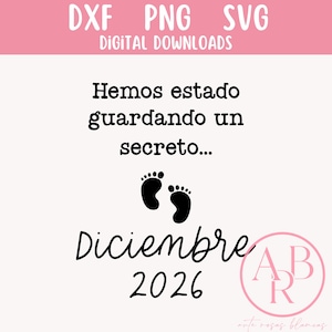 May include: Digital download graphic with the text "DXF PNG SVG DIGITAL DOWNLOADS." The image features the text "Hemos estado guardando un secreto..." and "Diciembre 2026" with two black footprints. A pink logo is in the bottom right corner.
