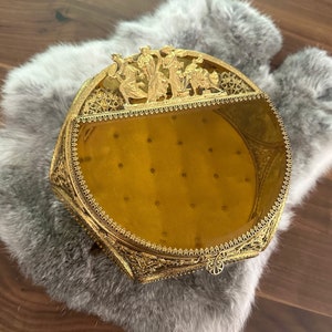 Vintage Ormolu Large Filigree Amber Glass Figural Round Jewelry Casket Box - Rare