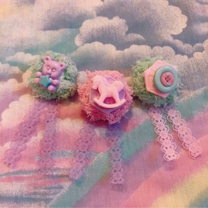 Small Rosettes With Lace