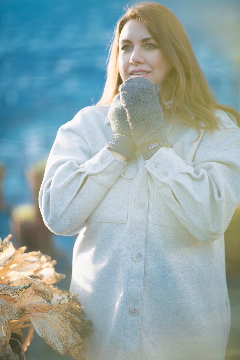 Ladies knitted wool mitten with Thinsulate lining image 5