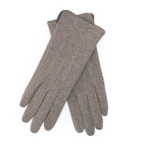 VEGAN ladies gloves in fleece optic lined with teddy fleece and equipped with touch function image 5