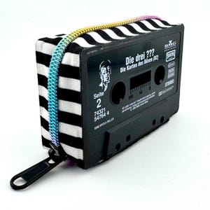 Upcycled Vintage Cassette Wallet - Retro Tonband verwandelt in Münz-, Bargeld- oder Ohrhörerhalter - einzigartiges handgefertigtes, umweltfreundliches Accessoire
